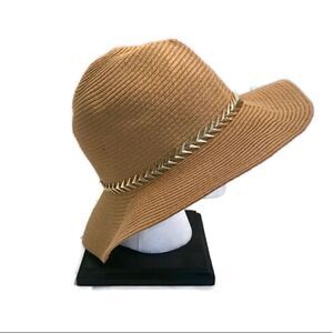 NWOT Tan Straw Hat Metallic Gold Arrow Tail Accent